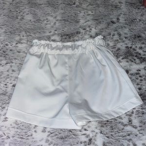 Elastic Waist White Pocket Shorts